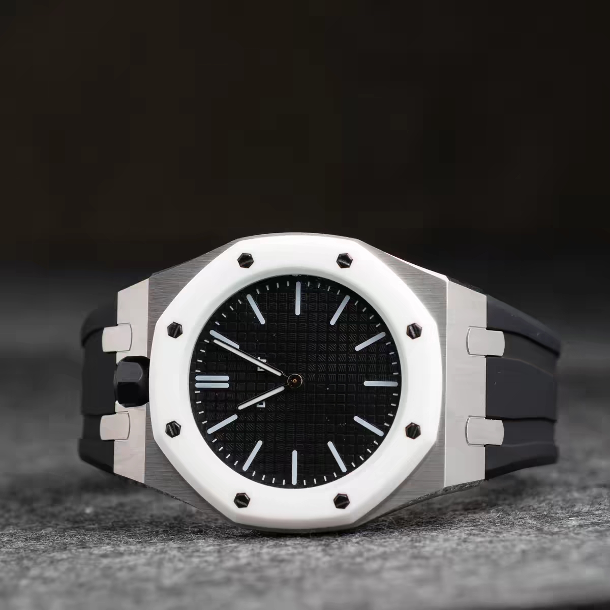 علبة من الفولاذ المقاوم للصدأ  - مراجعة Audemars Piguet Watch Royal Oak وسعره